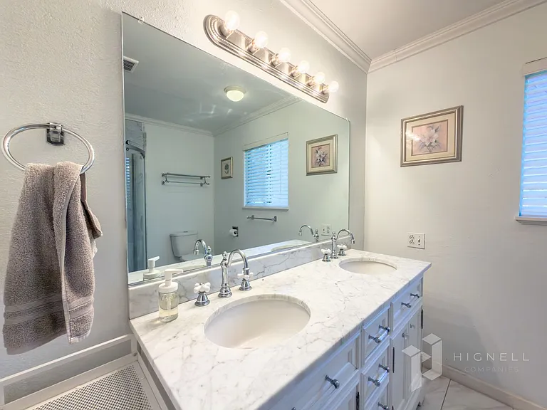 1094 Manzanita Ave — Photo 12