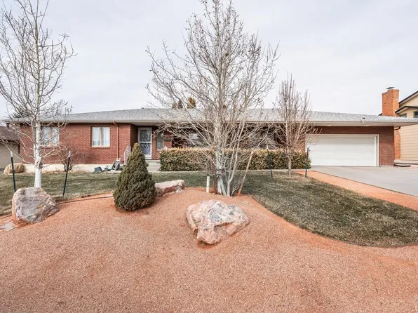 3 Kingsbridge Pl, Pueblo, CO 81001
