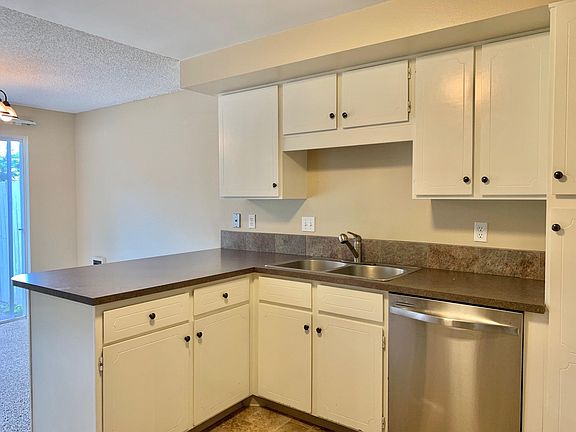 5th image of 1614 SE 145th Ct