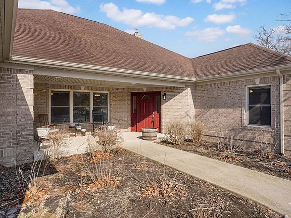 3rd image of 2202 W Peartree Ct