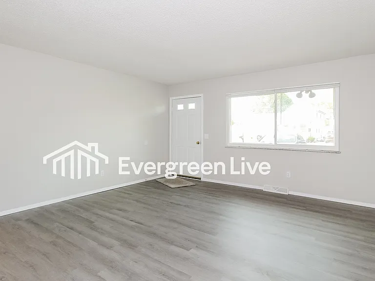 2047 Keen Ave — Photo 4