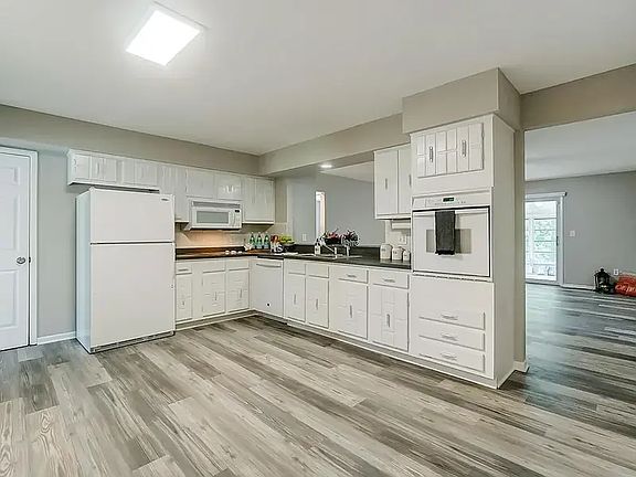 2nd image of 659 Cologne Pl