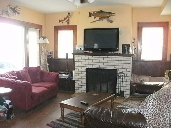 4th image of 216 Birch St W