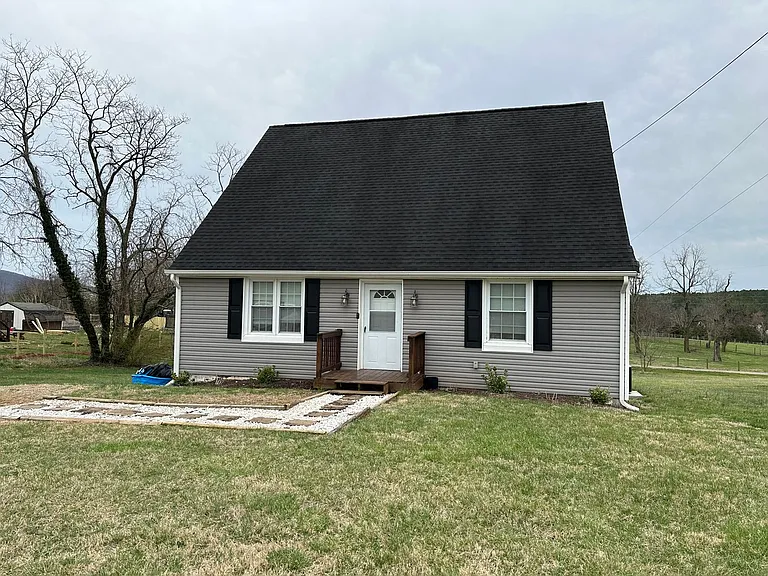1638 Suburban Rd — Photo 1
