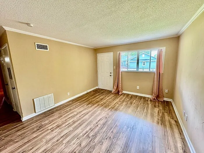 3508 Spruce Ave SW — Photo 3