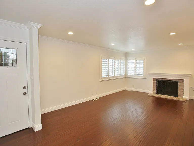 21126 Ashfield Ave — Photo 3