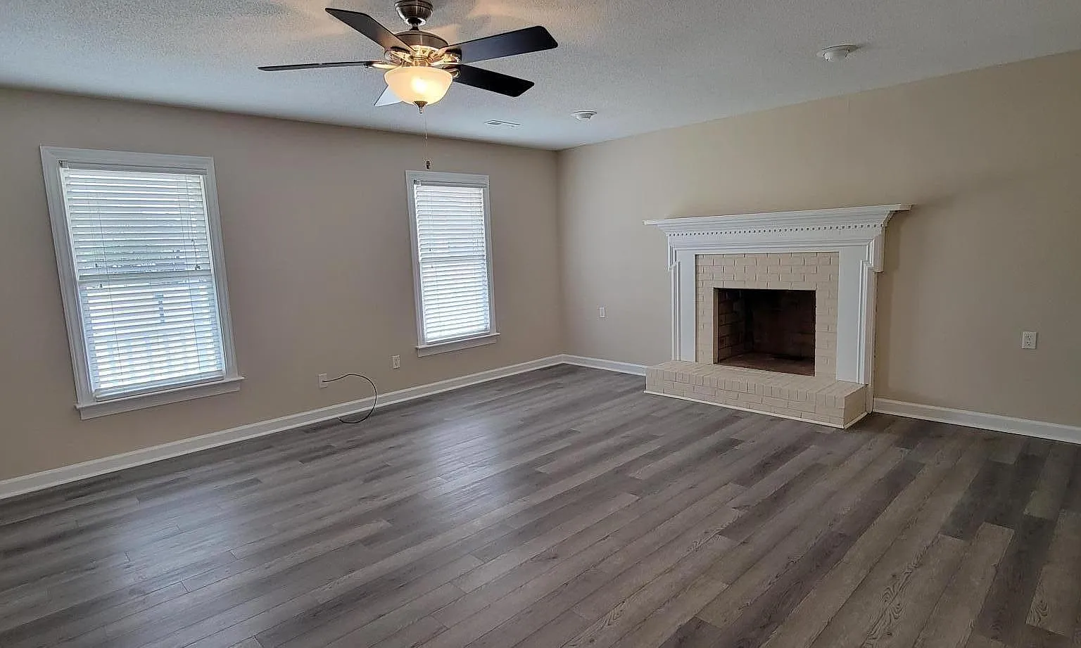 3 bed, 1600 sqft, $1,800 — Photo 2