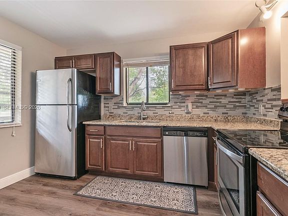 3rd image of 402 Lakeview Dr APT 201