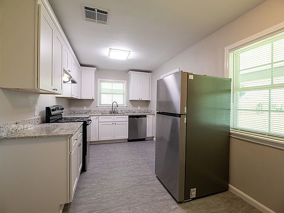 1208-SUNSET-STREET-kitchen_04152025