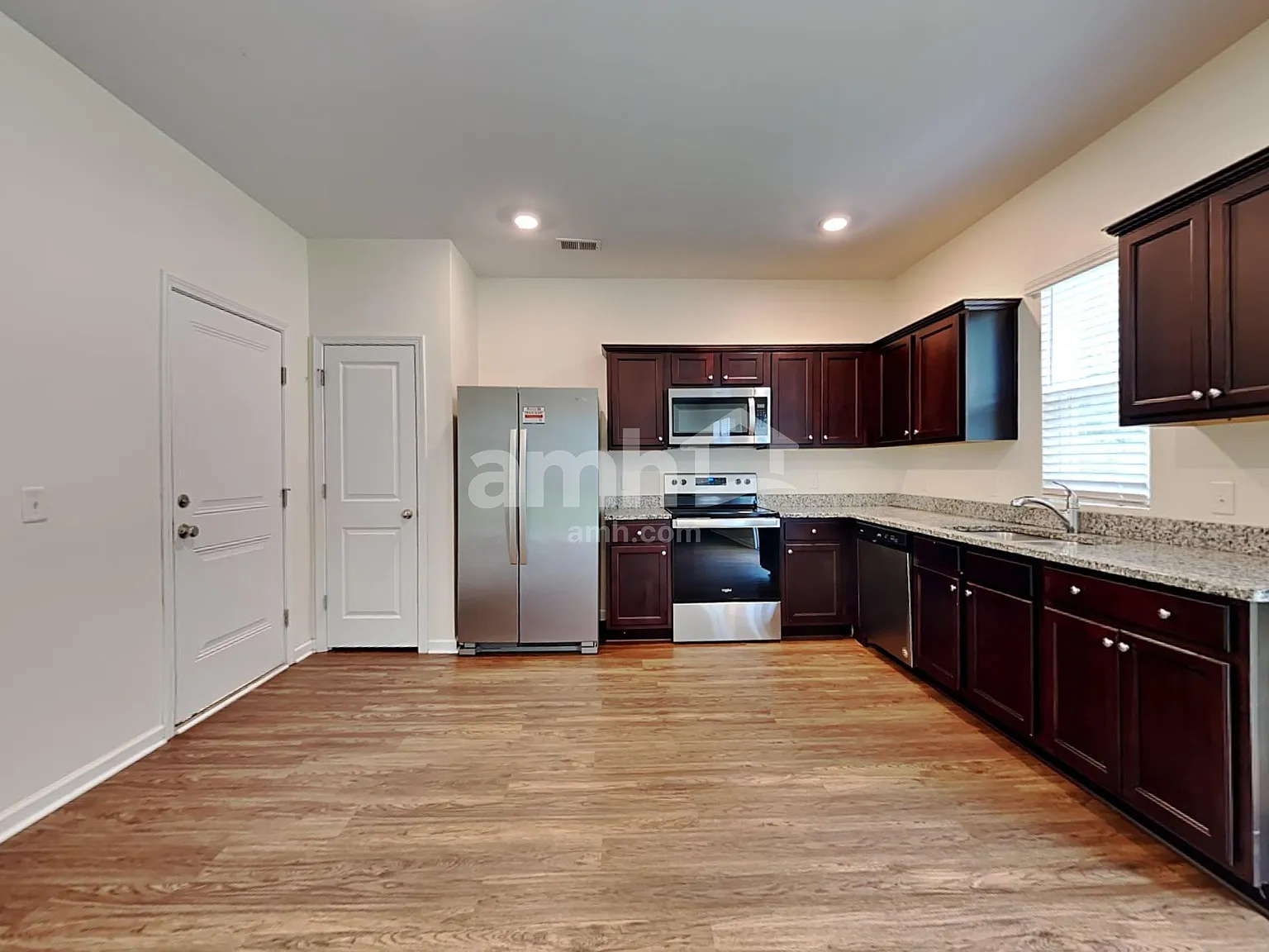 4 bed, 2.5 bath, 1801 sqft, $2,280 — Photo 3