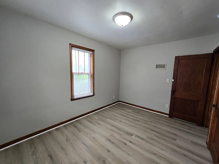 1812 Logan Ave — Photo 15