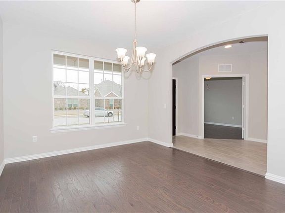 5th image of 2322 Whitney Ln