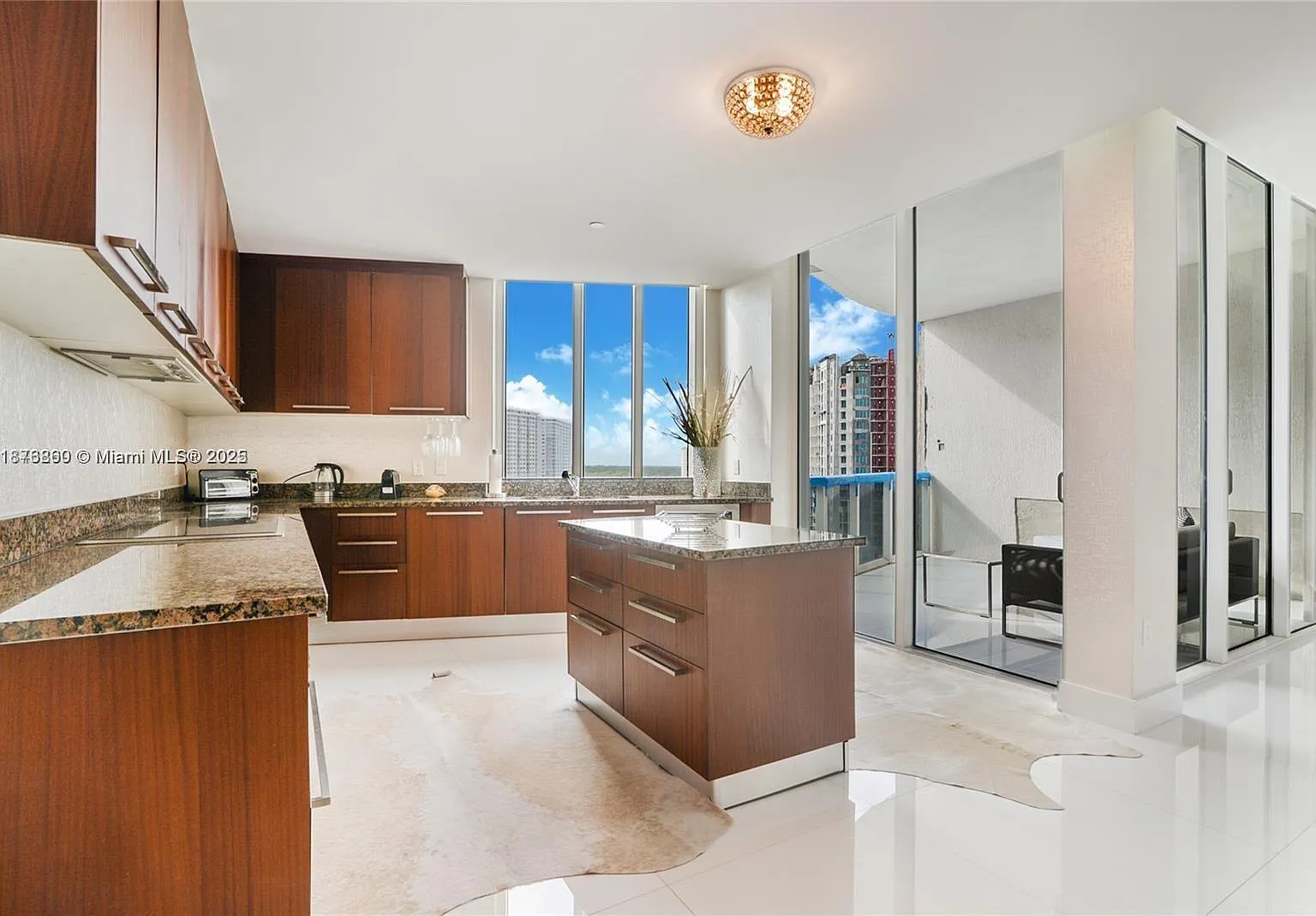 3 bed, 2558 sqft, $9,800 — Photo 3
