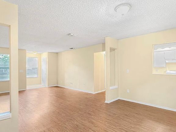 4th image of 2645 Debbie Ct