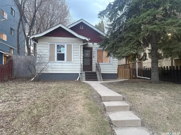 718 8th Street E, Saskatoon, SK S7H 0R3