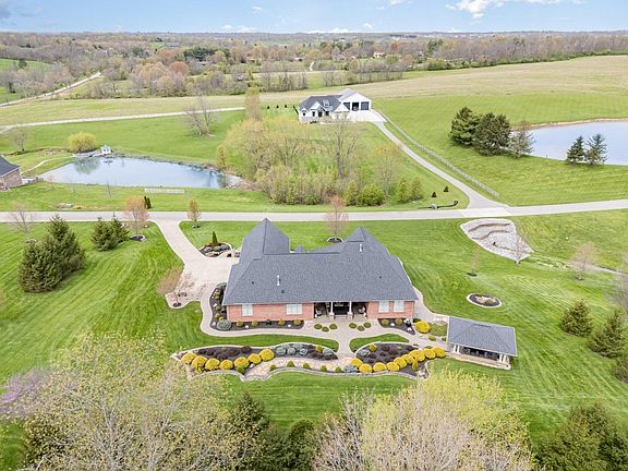 3rd image of 11924 Oxford Hills Dr
