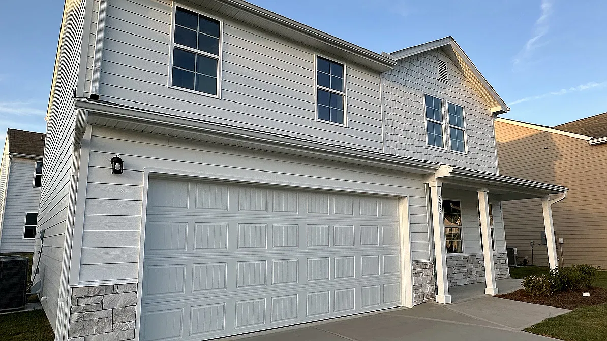 4 bed, 1900 sqft, $2,145 — Photo 2