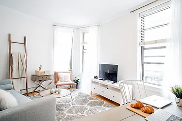 Rented by ER (DO NOT USE)