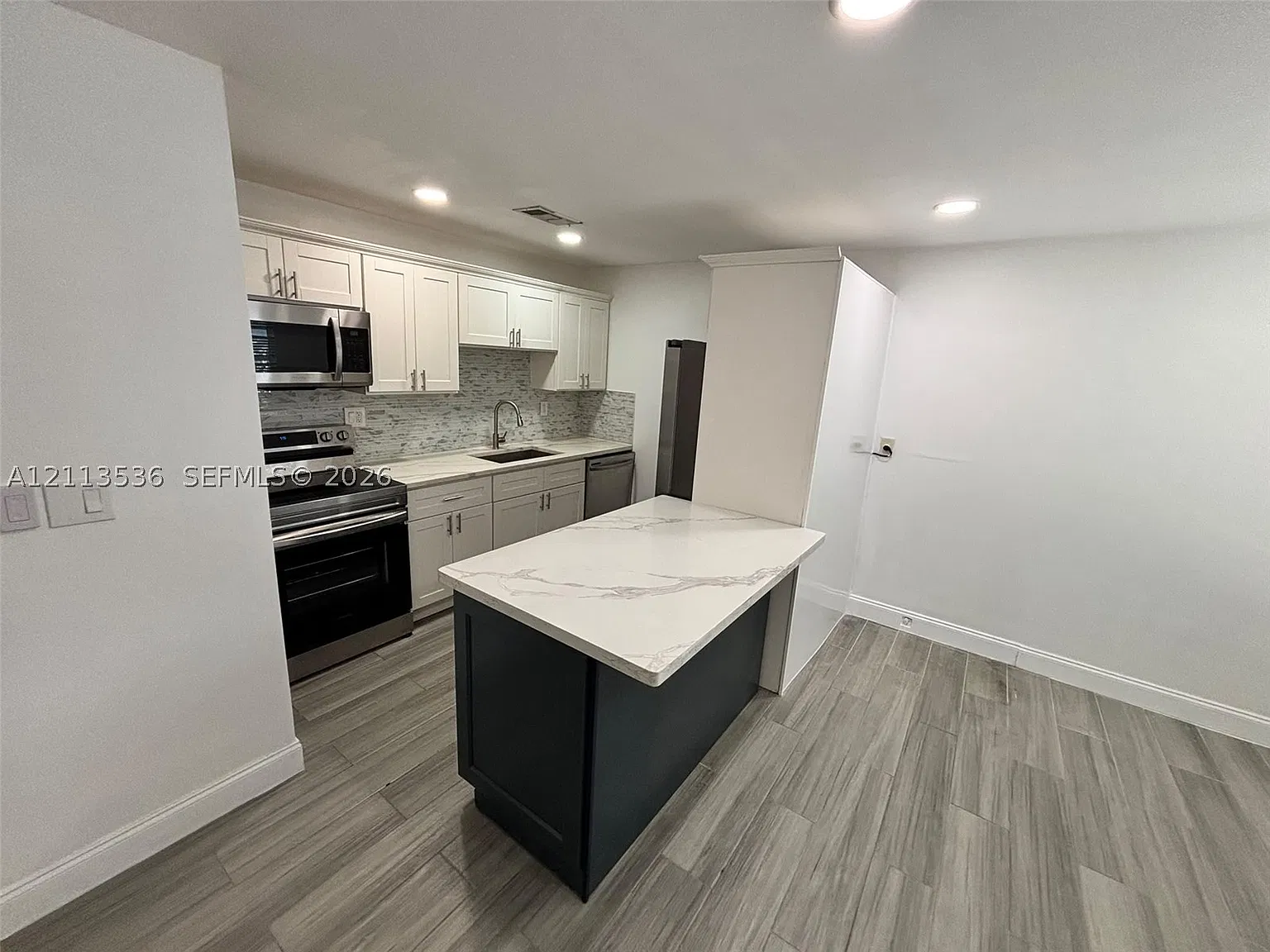 2 bed, 1.0 bath, 1050 sqft, $2,000 — Photo 1