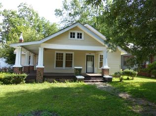 530 E Cambridge Ave, Greenwood, SC 29646