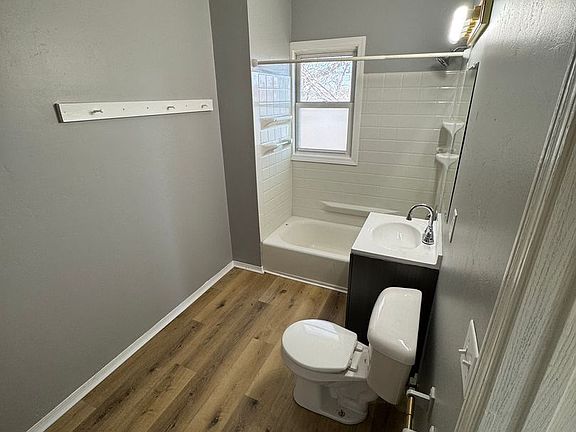 5th image of 915 S Chestnut Ave #A