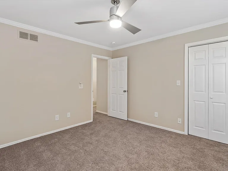 2938 E Saint Marks Rd — Photo 17