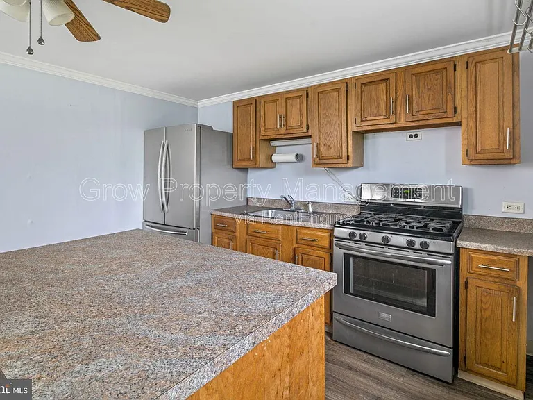 4714 Fowler St — Photo 8
