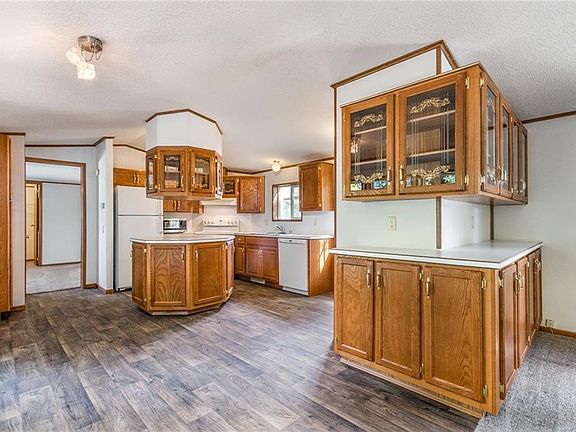 2nd image of 21 Woodgrain Dr