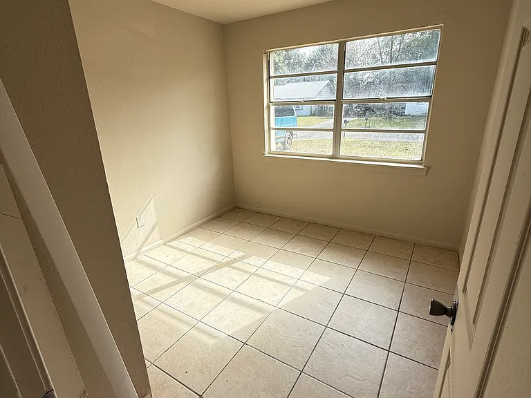 708 La Salle Way — Photo 5