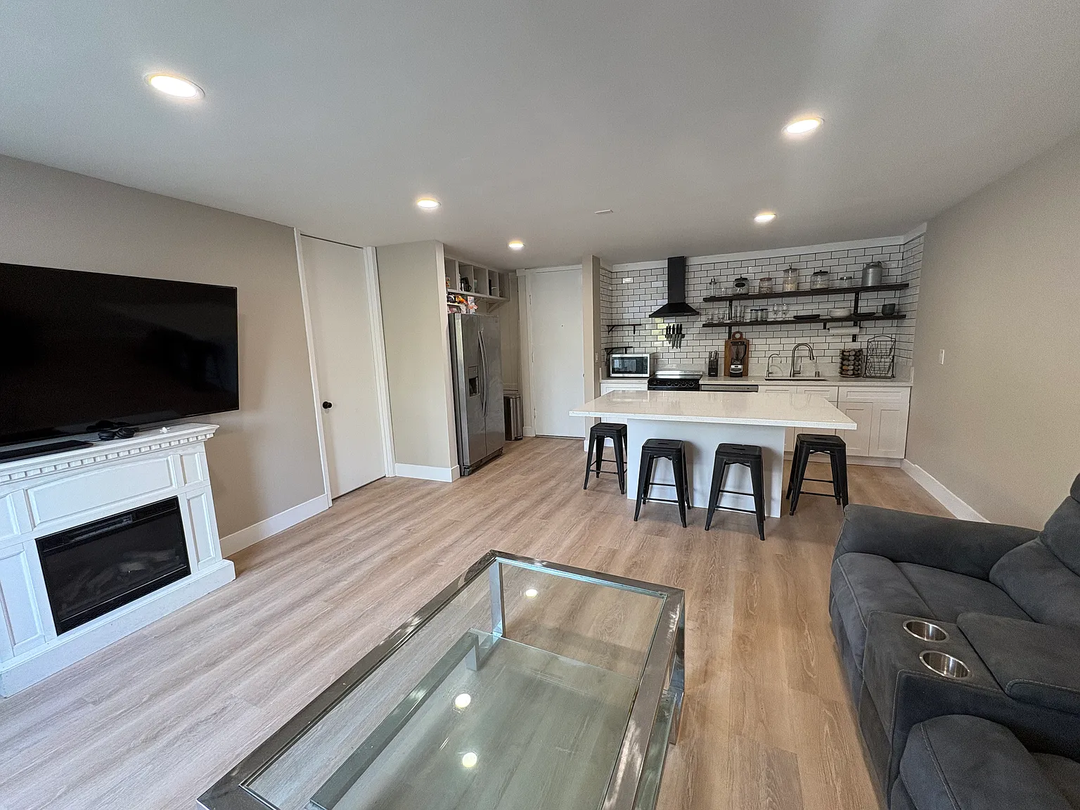1 bed, 547 sqft, $3,000 — Photo 3