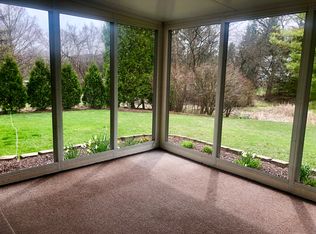 305 Chatelaine Ct, Willowbrook, IL 60527