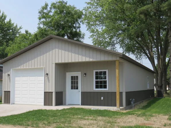 312 N Eliza St, Maquoketa, IA 52060
