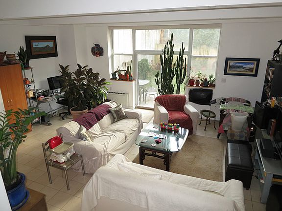 5th image of 328 Dean St #C
