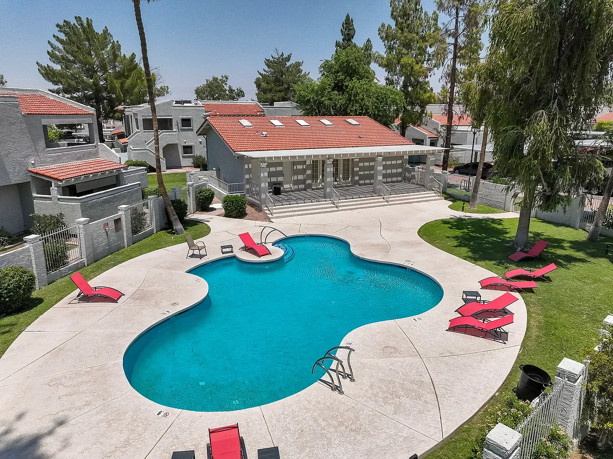 Building Photo - 850 S River Dr #2