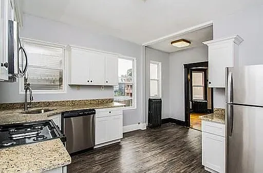3 bed, 1050 sqft, $3,000 — Photo 3