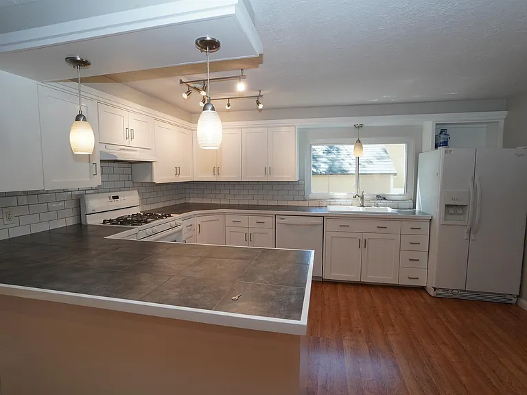 5707 N Bogart Ln — Photo 12
