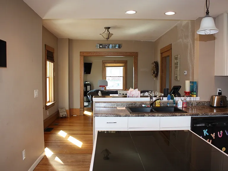 506 Broadway St — Photo 5