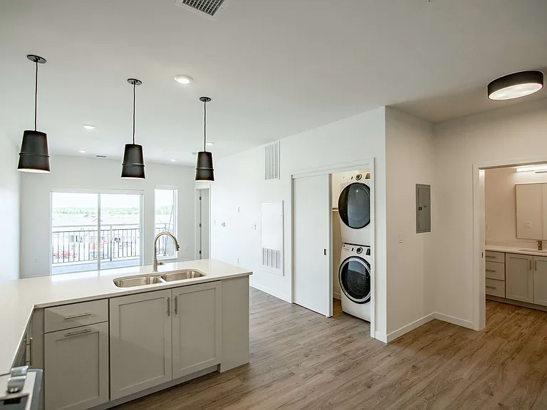 The Earl Apartments 1 Bed 1 Bath 649