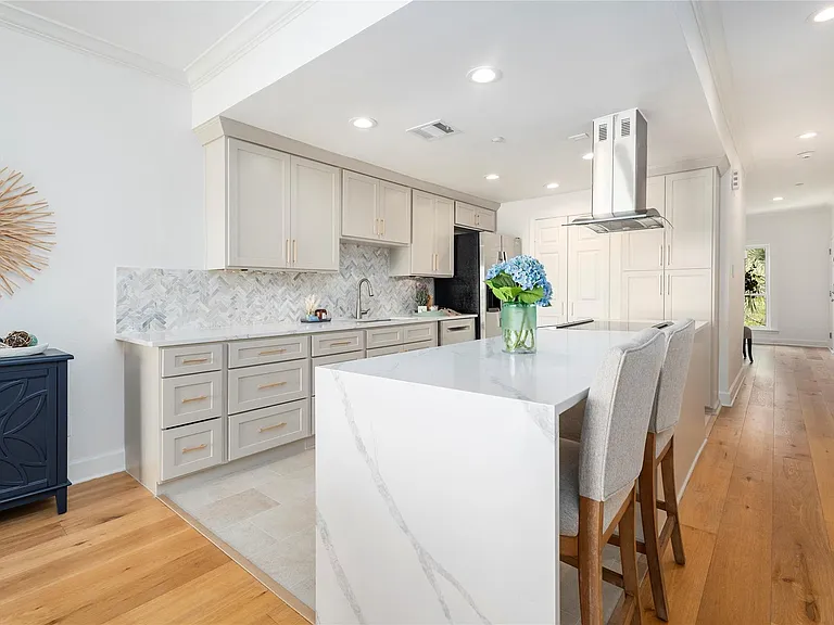 401 Lakeside Ln #213 — Photo 9