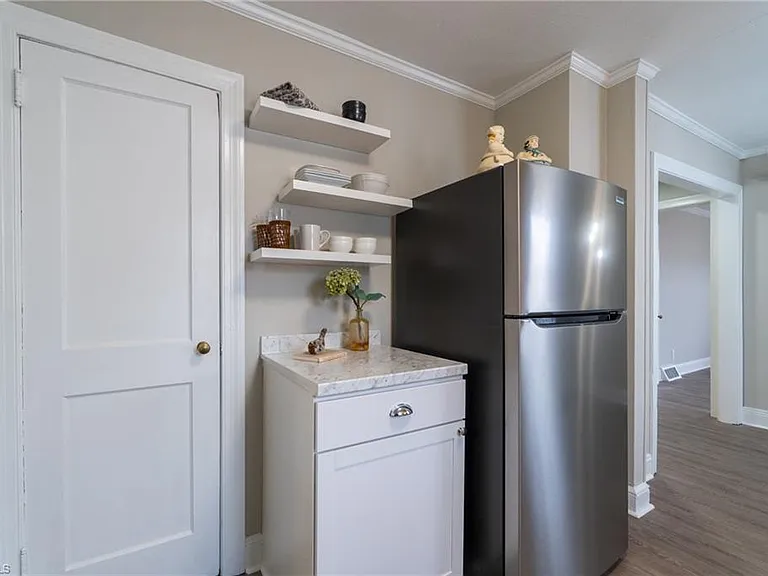 1005 McCormick St — Photo 4