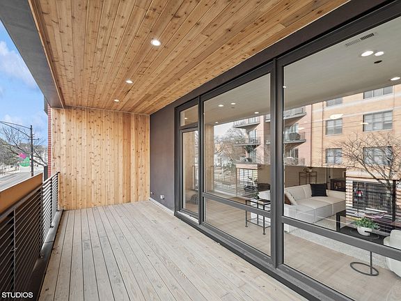 5th image of 2031 W Belmont Ave #2