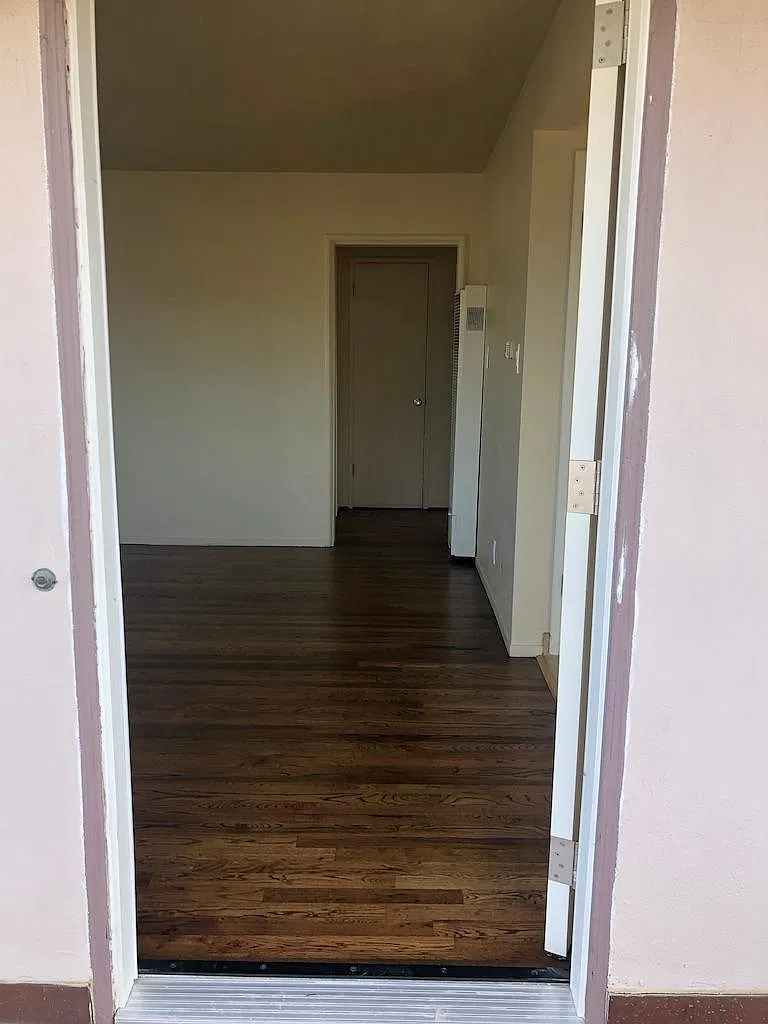 2 bed, 800 sqft, $3,200 — Photo 3