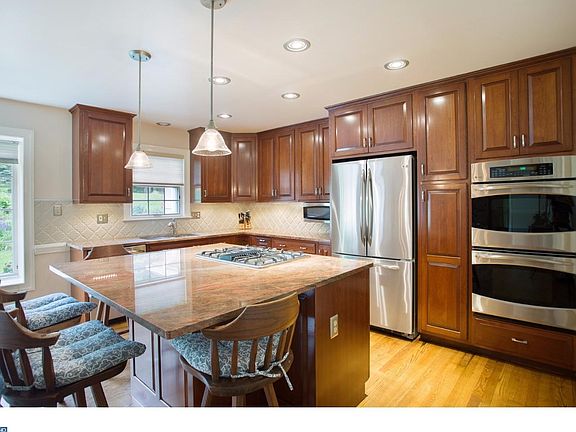 2nd image of 128 Knoxlyn Farm Dr