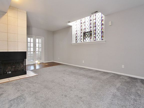 Living Room with fireplace