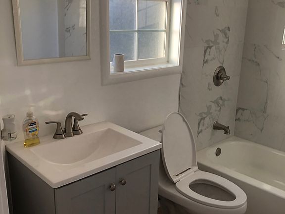 5th image of 1030 Oak Ave #1030
