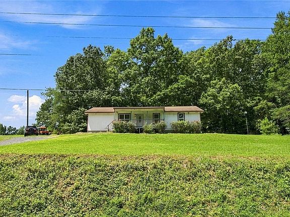 3rd image of 2820 Quarles Rd