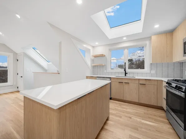 7 Wenham St, Jamaica Plain, MA 02130