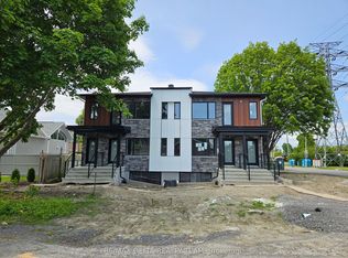 77 Granton Ave #A, Ottawa, ON K2G 1X2