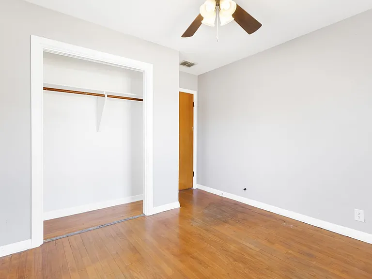 210 Dryden — Photo 17