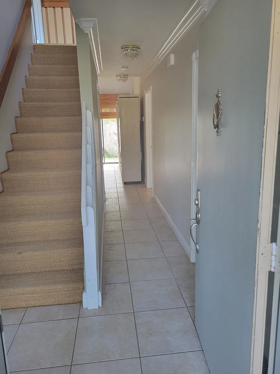 Building Photo - 879 Meadowland Dr #K